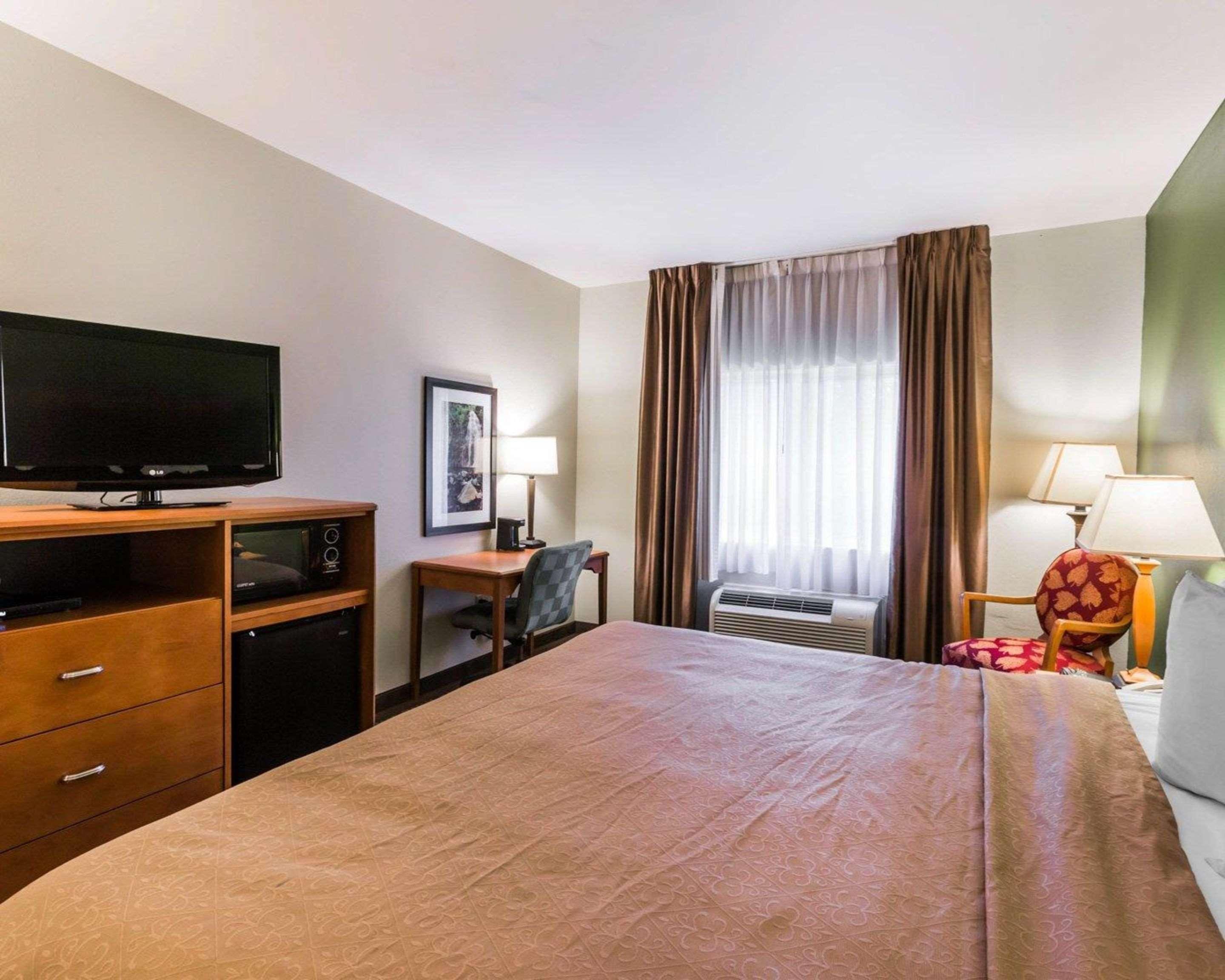 Quality Inn & Suites Birmingham - Highway 280 Buitenkant foto