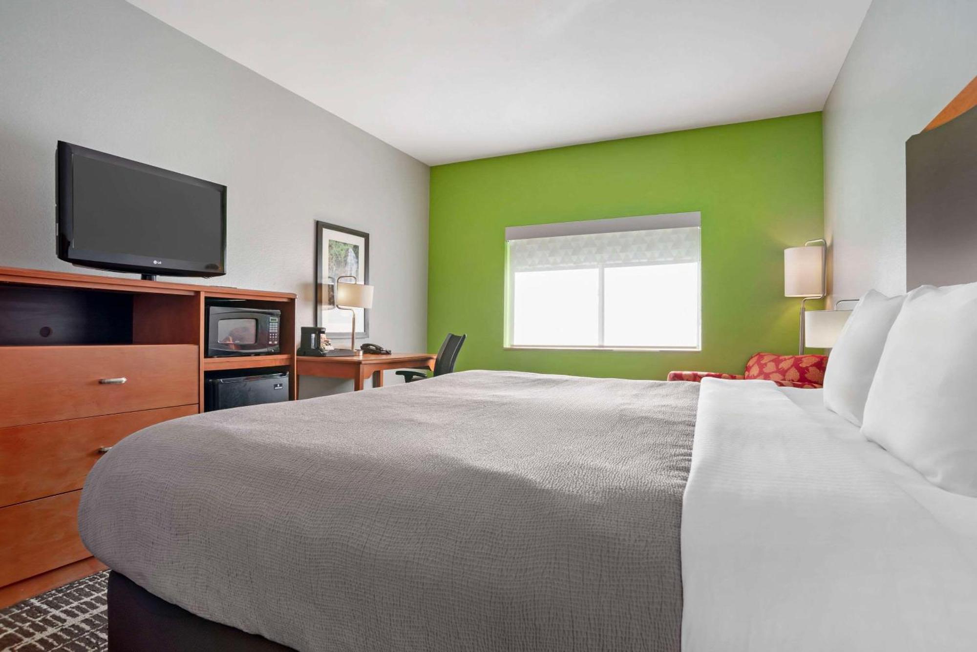 Quality Inn & Suites Birmingham - Highway 280 Buitenkant foto