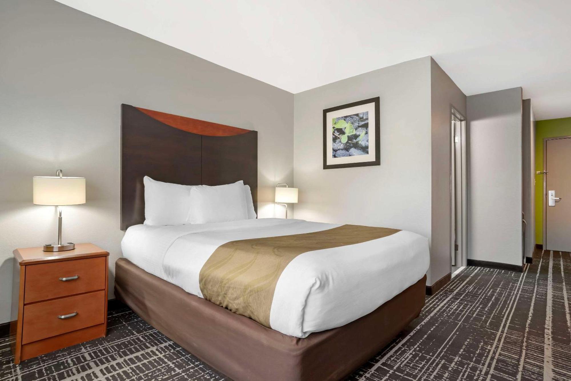 Quality Inn & Suites Birmingham - Highway 280 Buitenkant foto