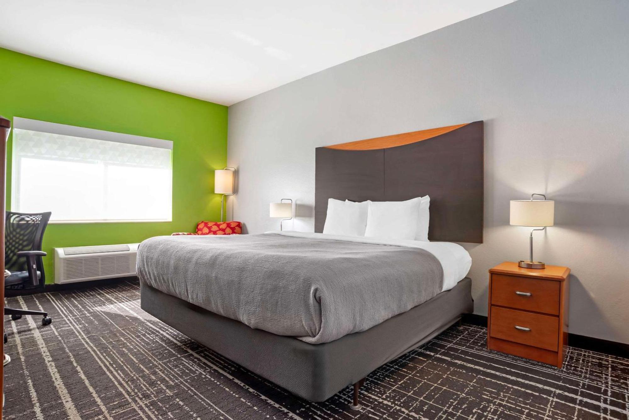 Quality Inn & Suites Birmingham - Highway 280 Buitenkant foto