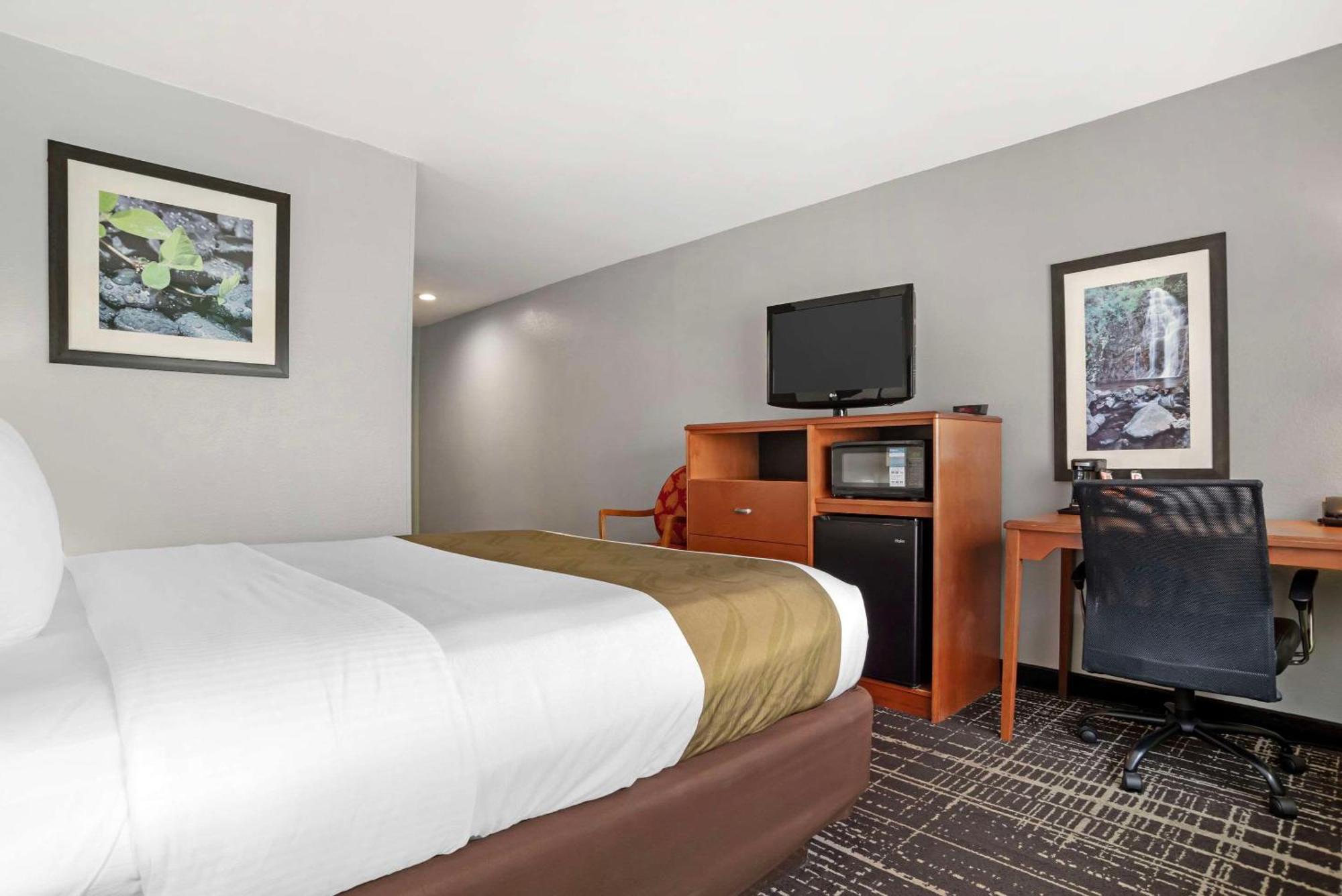 Quality Inn & Suites Birmingham - Highway 280 Buitenkant foto