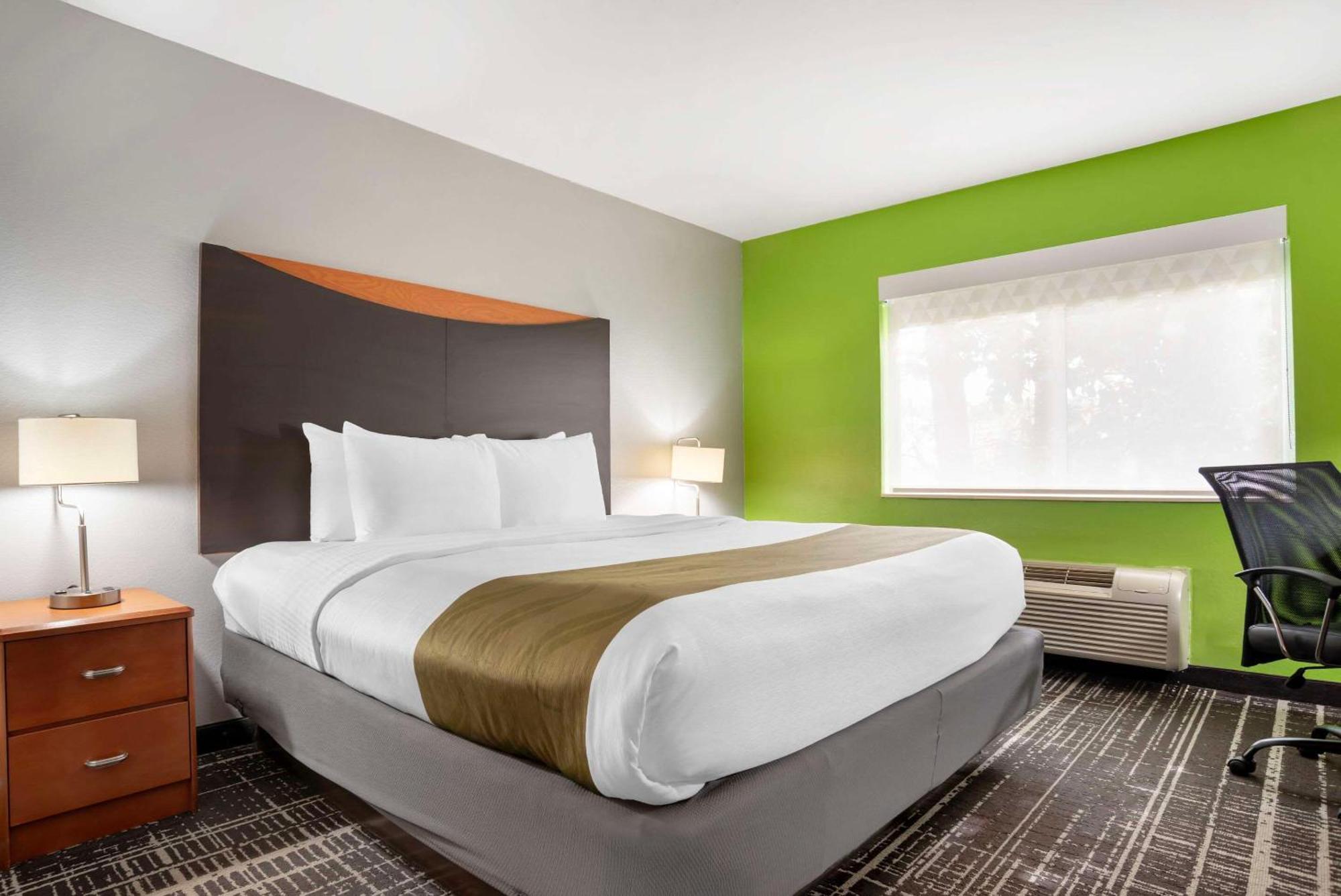 Quality Inn & Suites Birmingham - Highway 280 Buitenkant foto