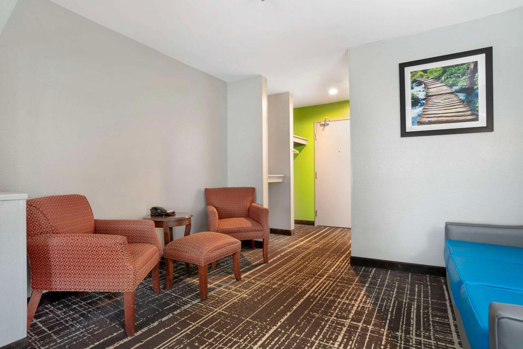 Quality Inn & Suites Birmingham - Highway 280 Buitenkant foto
