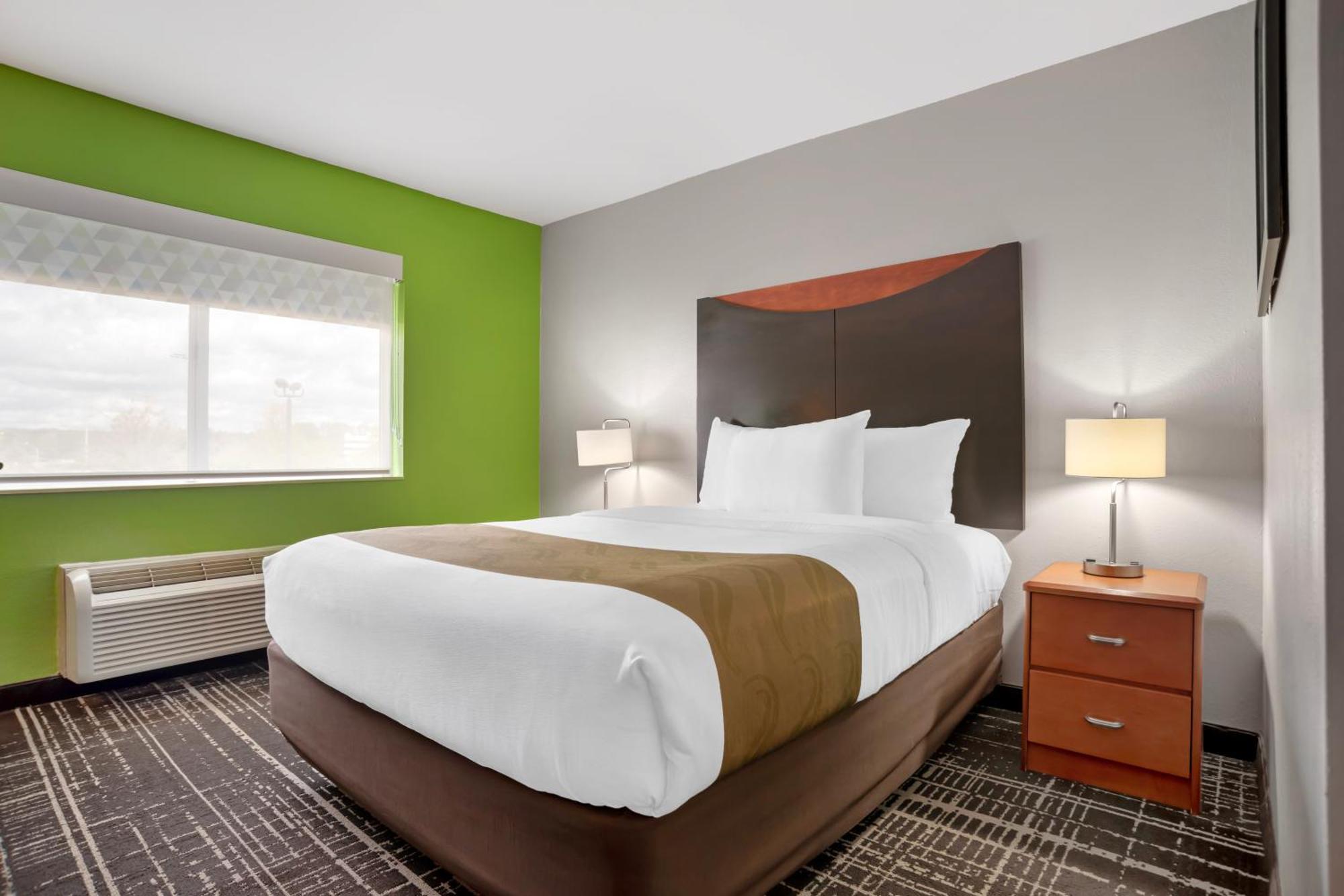 Quality Inn & Suites Birmingham - Highway 280 Buitenkant foto