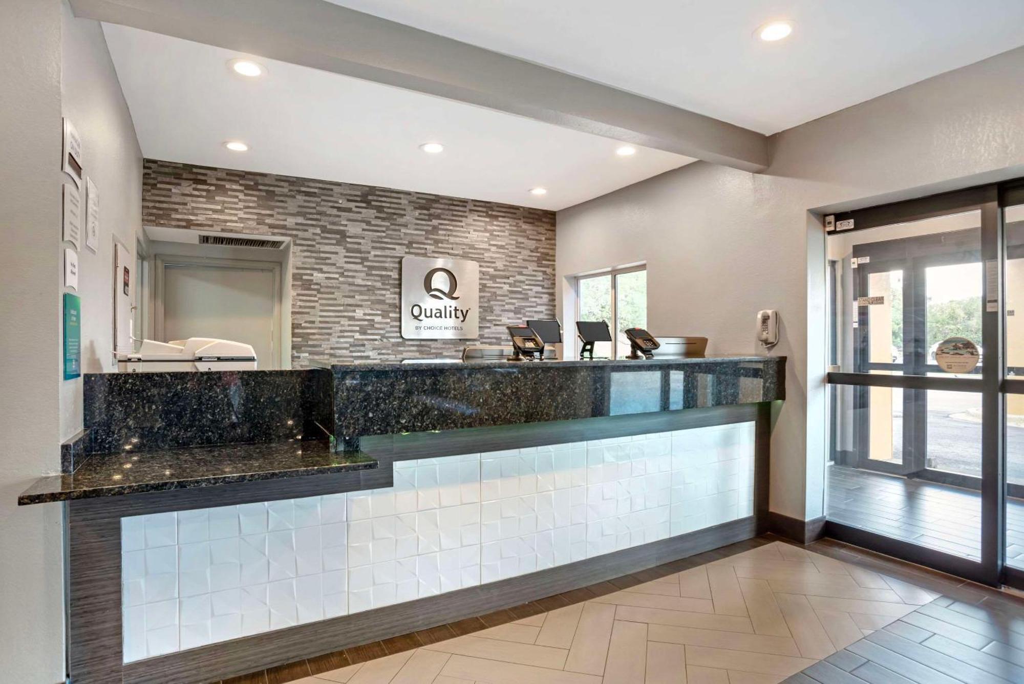 Quality Inn & Suites Birmingham - Highway 280 Buitenkant foto