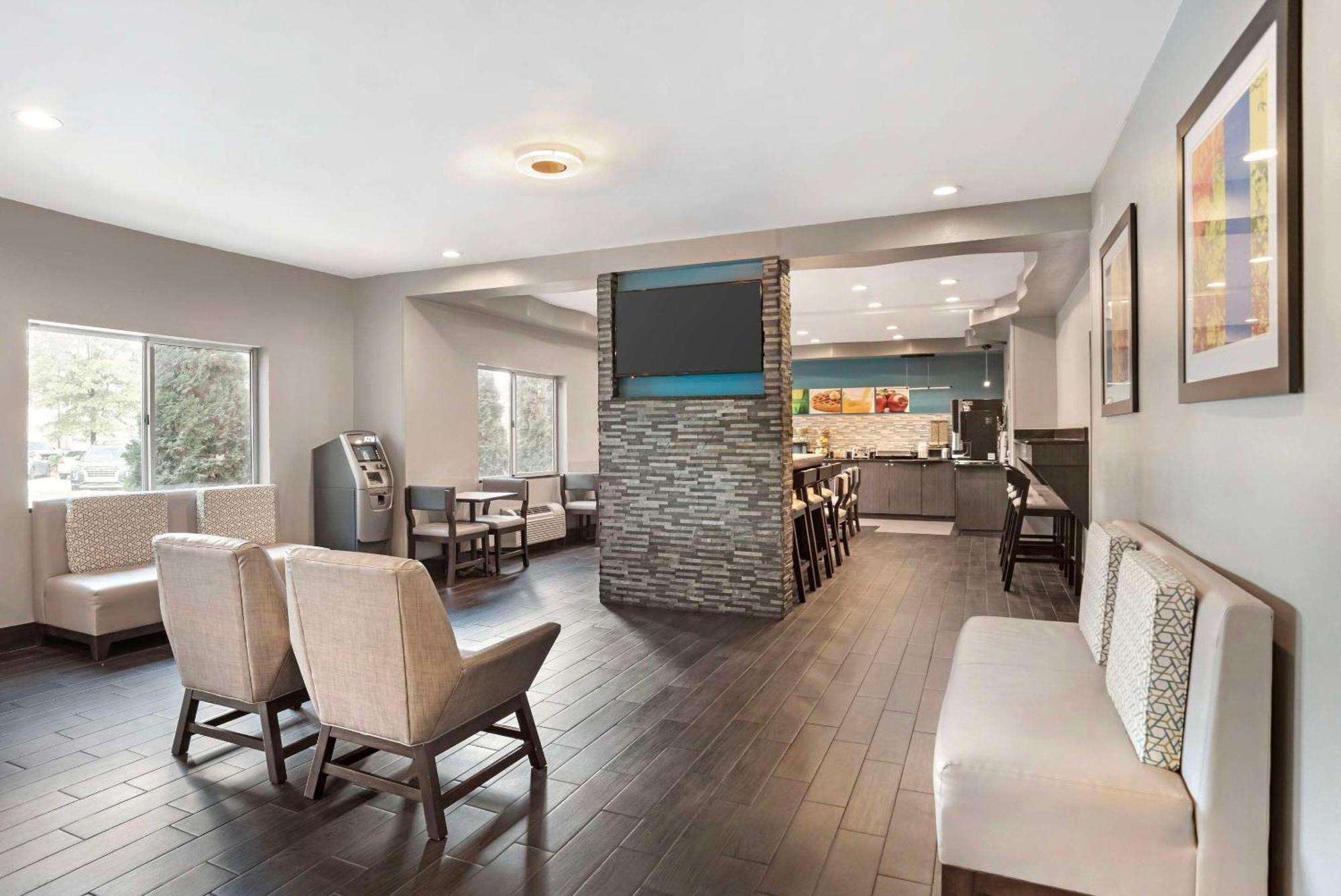 Quality Inn & Suites Birmingham - Highway 280 Buitenkant foto