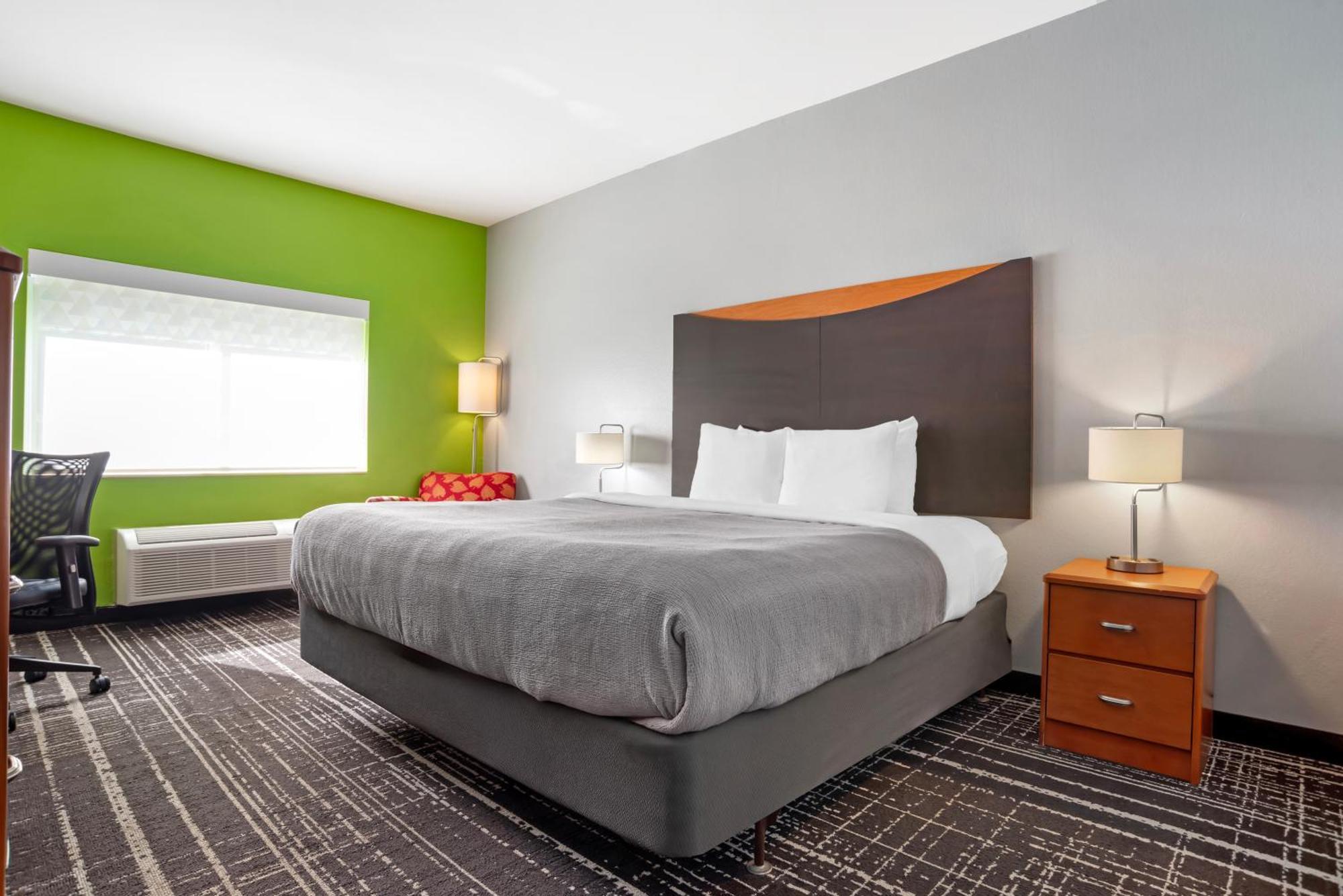 Quality Inn & Suites Birmingham - Highway 280 Buitenkant foto