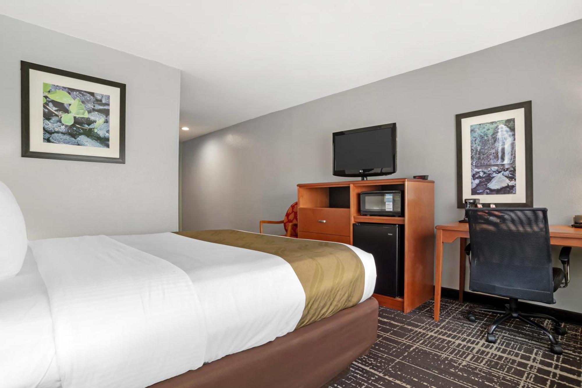 Quality Inn & Suites Birmingham - Highway 280 Buitenkant foto