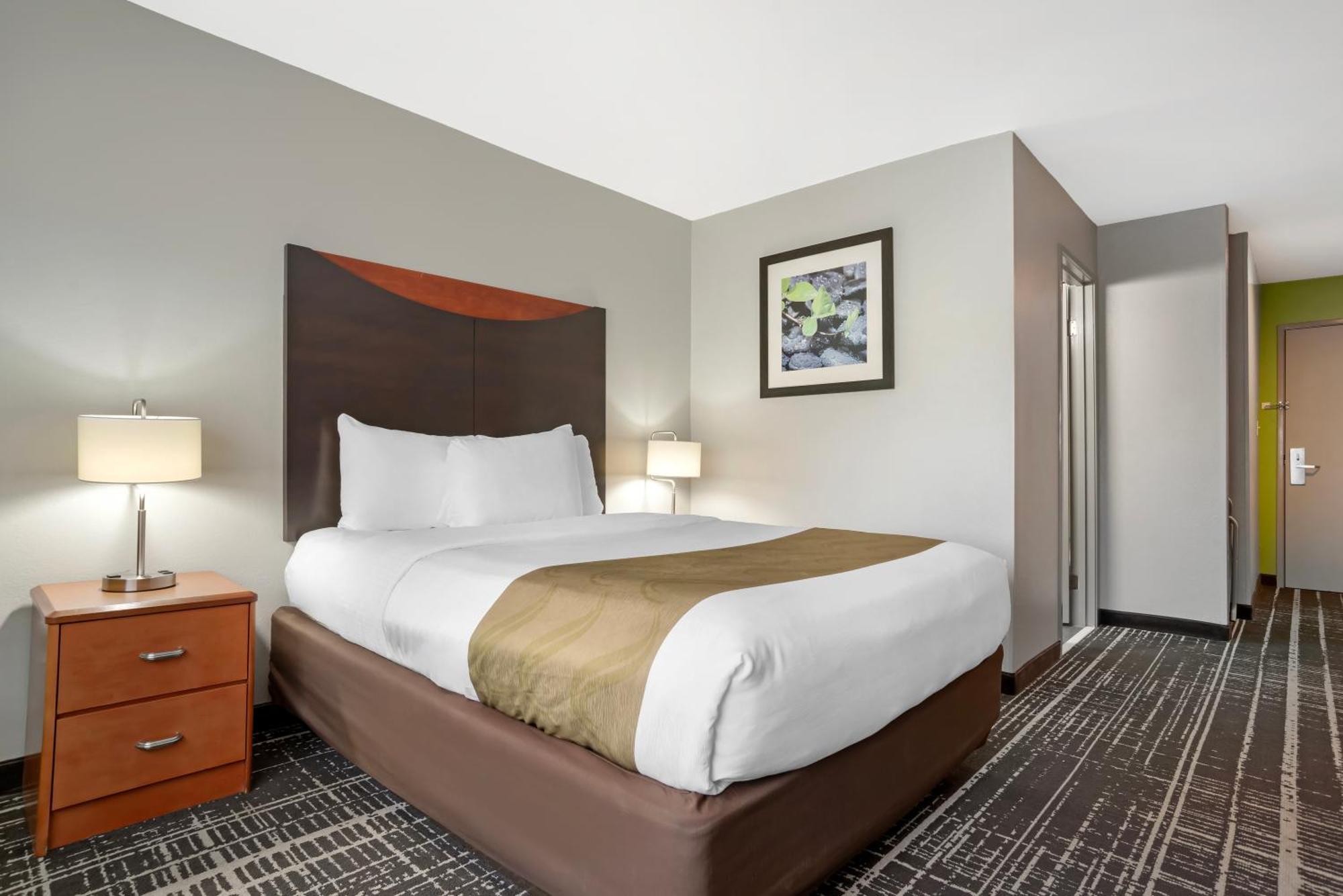 Quality Inn & Suites Birmingham - Highway 280 Buitenkant foto