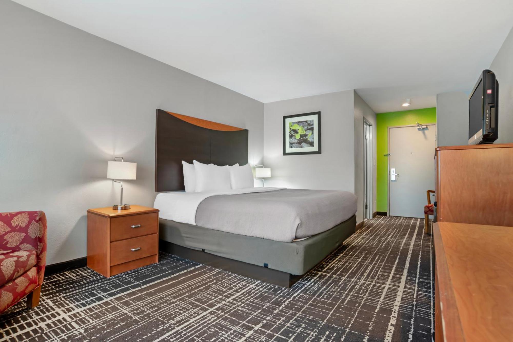 Quality Inn & Suites Birmingham - Highway 280 Buitenkant foto