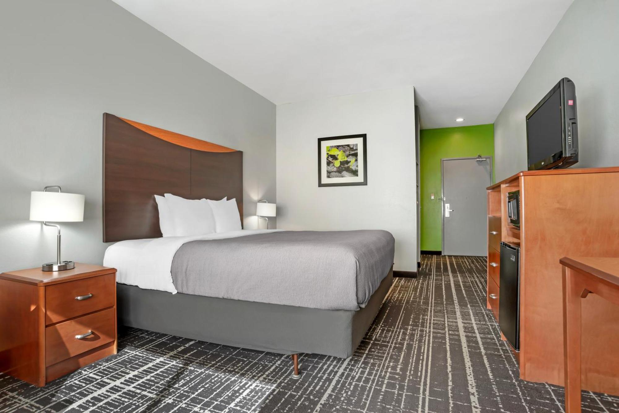 Quality Inn & Suites Birmingham - Highway 280 Buitenkant foto