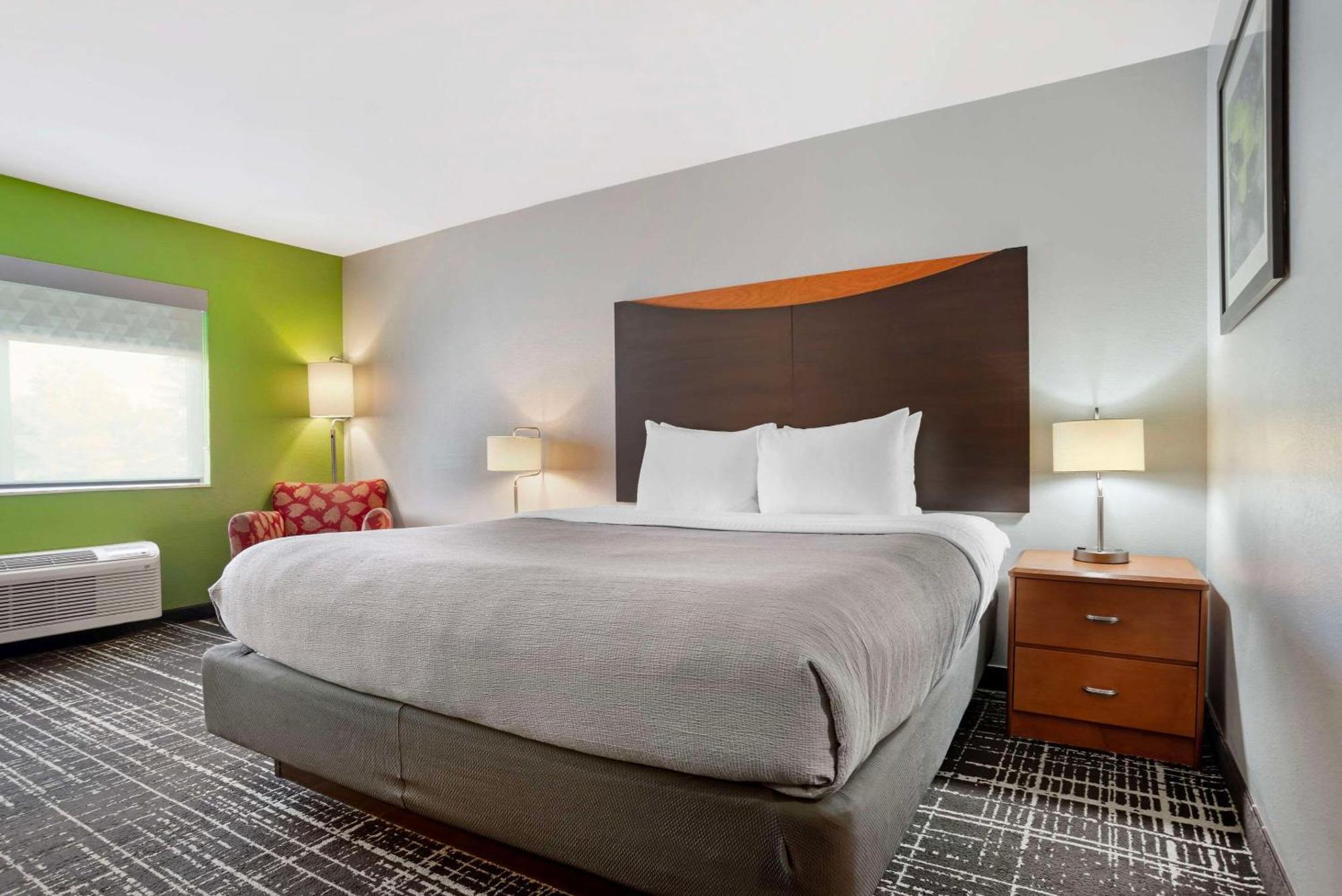 Quality Inn & Suites Birmingham - Highway 280 Buitenkant foto