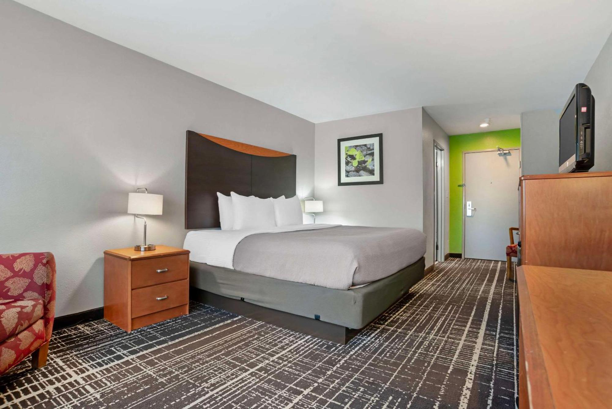 Quality Inn & Suites Birmingham - Highway 280 Buitenkant foto
