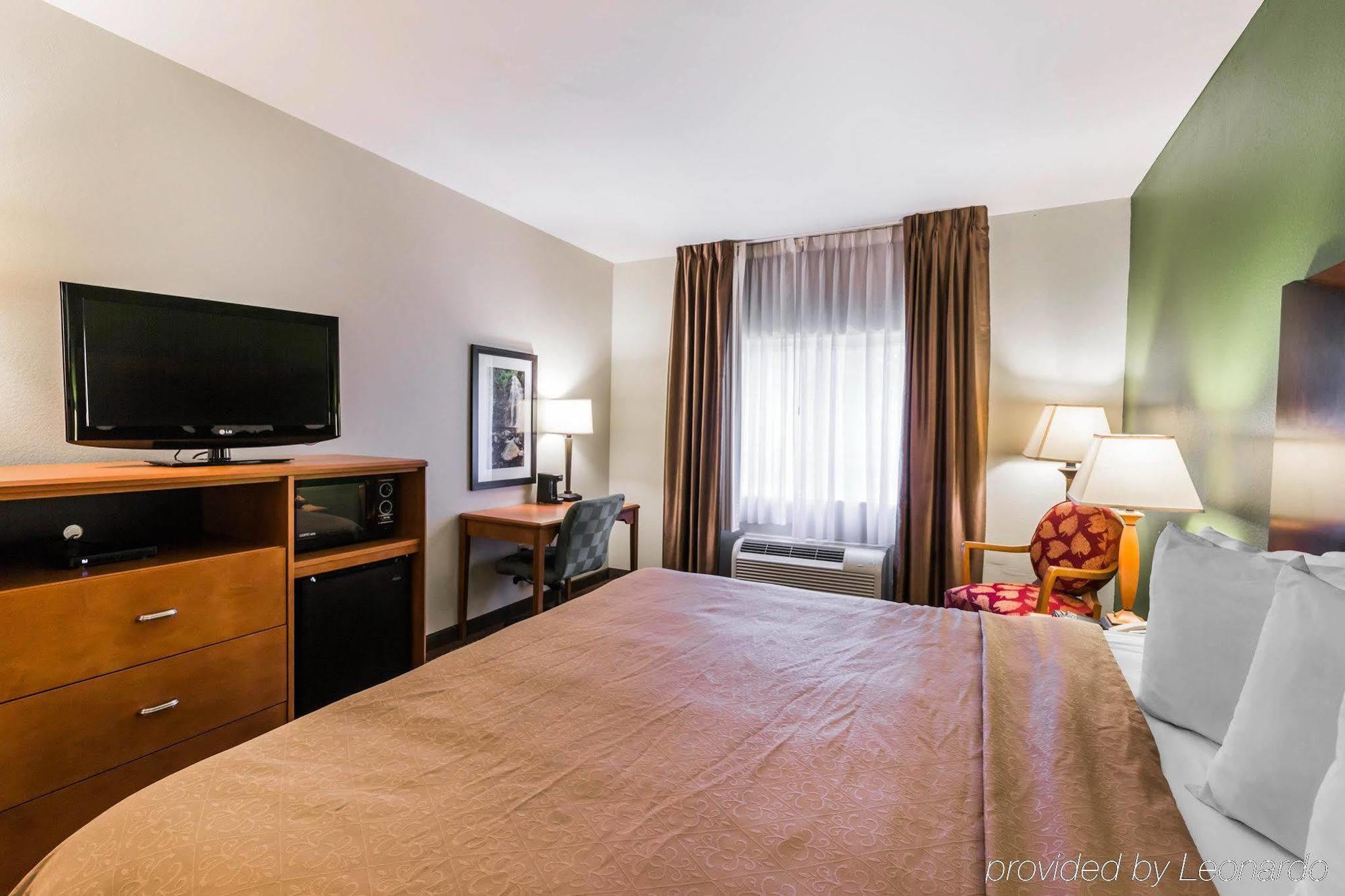 Quality Inn & Suites Birmingham - Highway 280 Buitenkant foto
