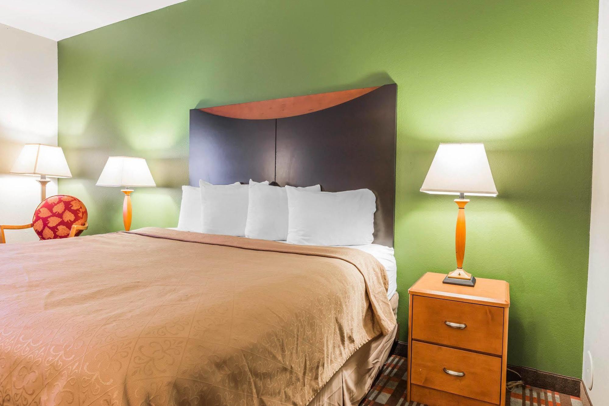 Quality Inn & Suites Birmingham - Highway 280 Buitenkant foto